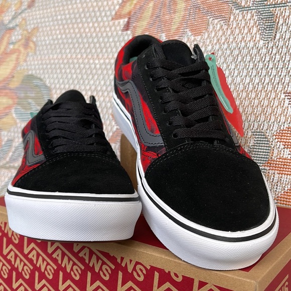 Vans Comfycush Old School 
After Dark Black/Red
VNOA5DYCY09
WMNS sneakers - Picture 9 of 16